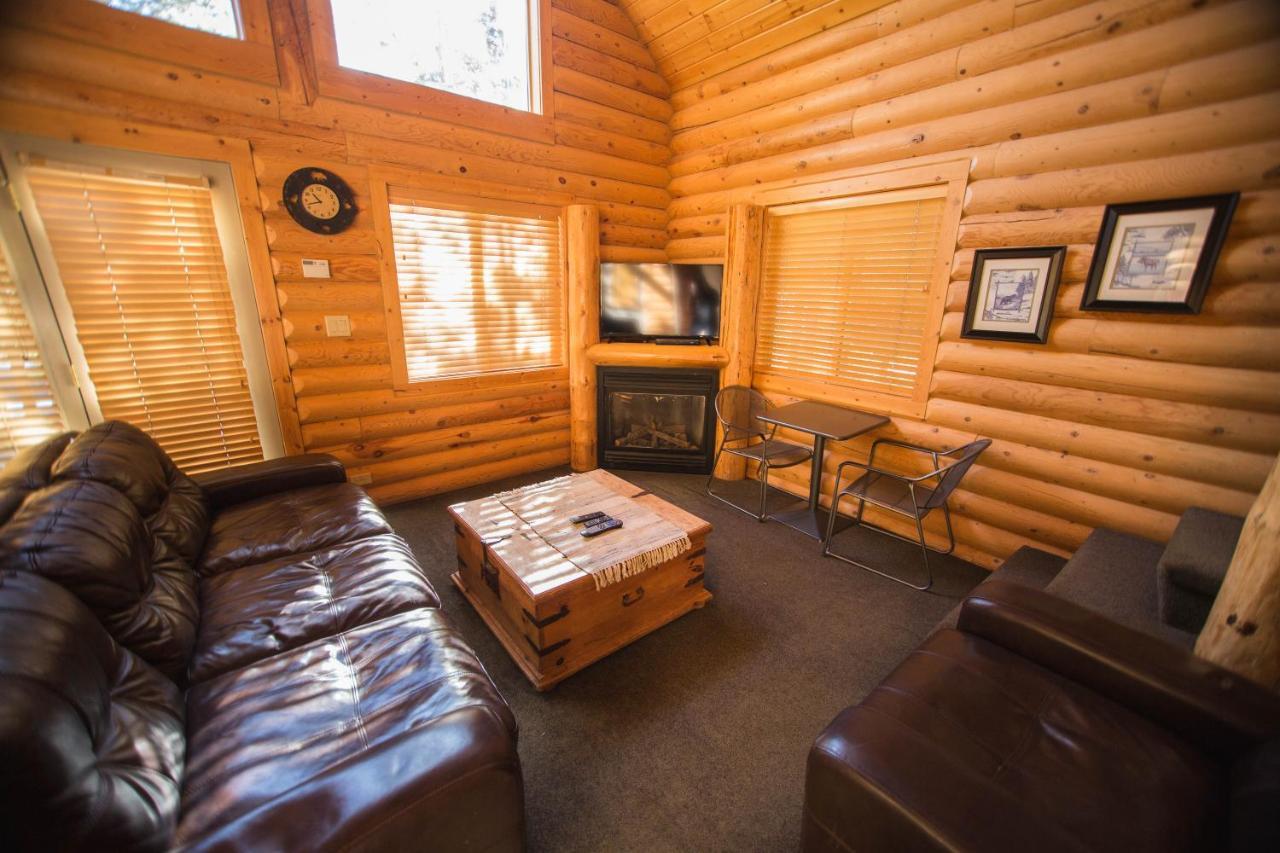 The Pines At Island Park Villa Exterior photo